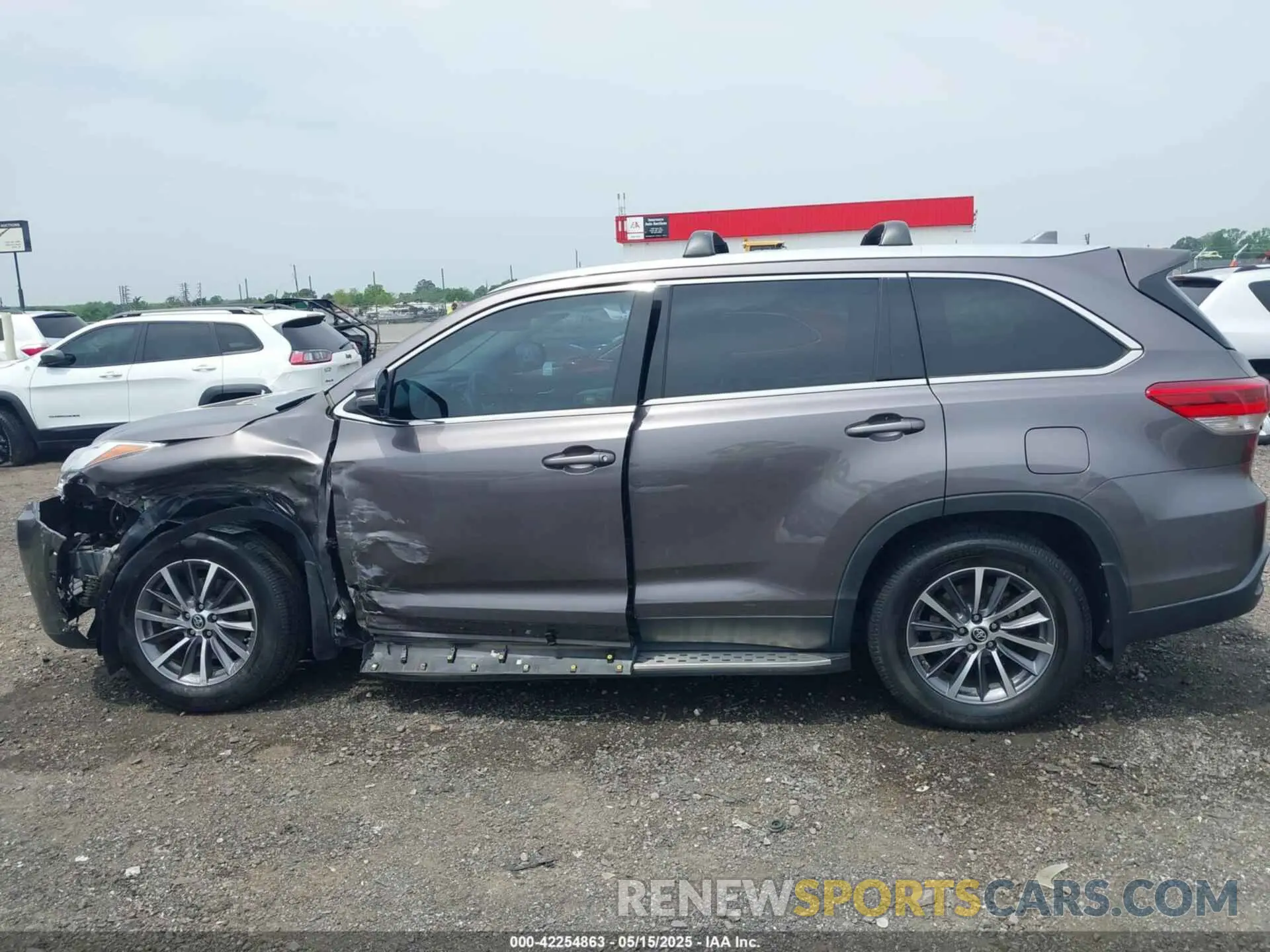 14 Photograph of a damaged car 5TDJZRFHXKS954007 TOYOTA HIGHLANDER 2019