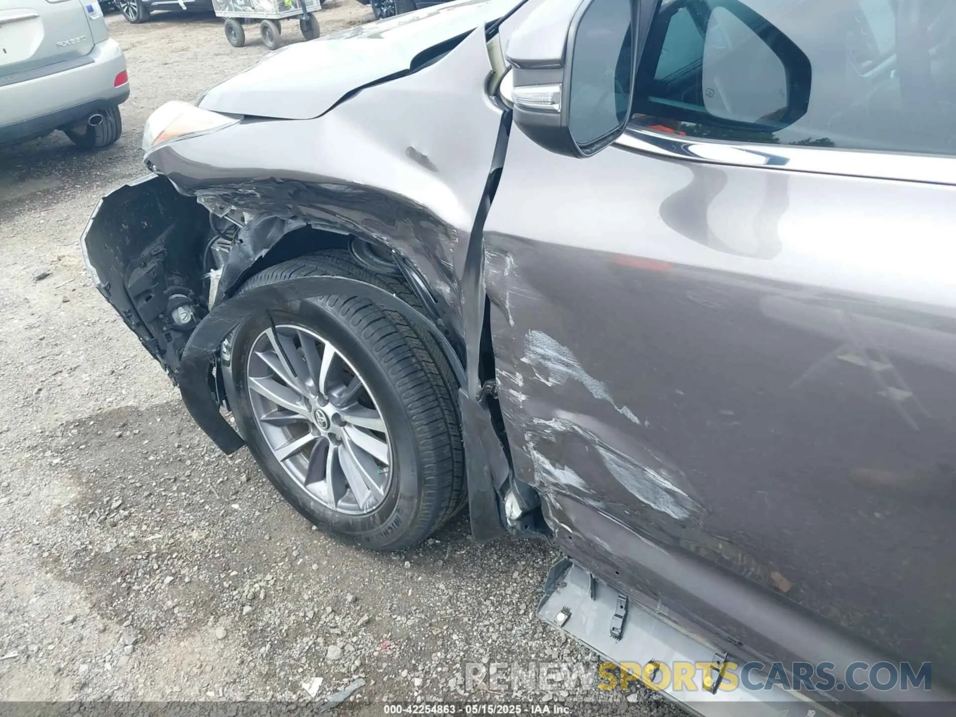 18 Photograph of a damaged car 5TDJZRFHXKS954007 TOYOTA HIGHLANDER 2019