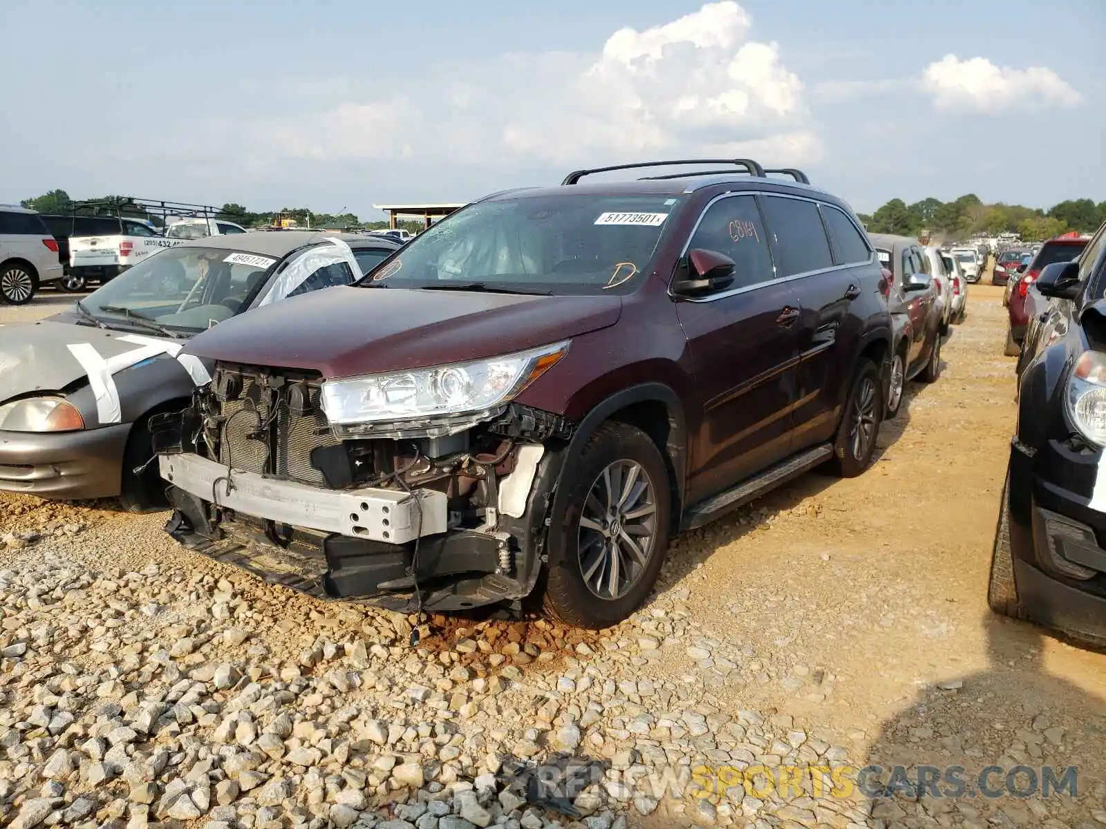 2 Photograph of a damaged car 5TDJZRFHXKS971695 TOYOTA HIGHLANDER 2019