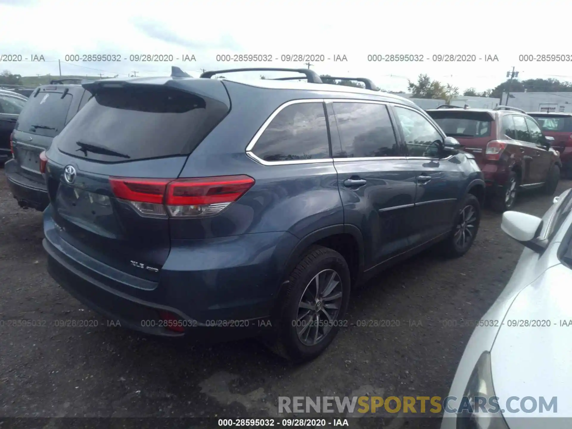 4 Photograph of a damaged car 5TDJZRFHXKS972068 TOYOTA HIGHLANDER 2019