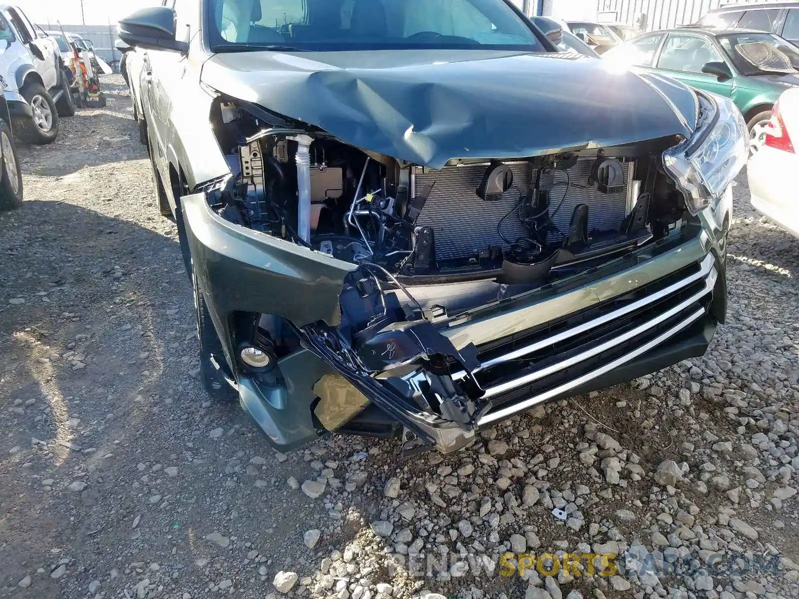 9 Photograph of a damaged car 5TDJZRFHXKS979263 TOYOTA HIGHLANDER 2019