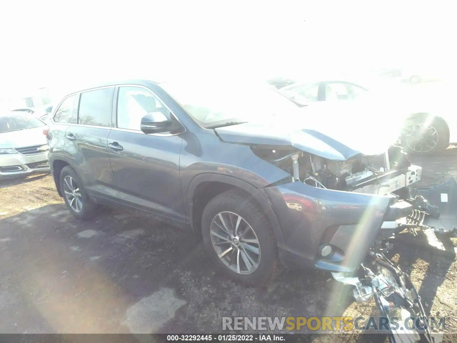 1 Photograph of a damaged car 5TDJZRFHXKS983751 TOYOTA HIGHLANDER 2019