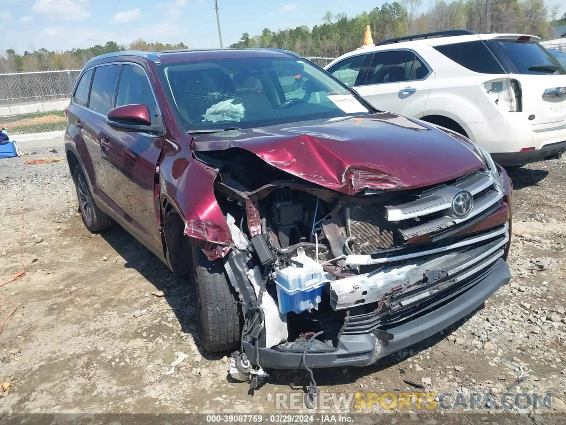 1 Photograph of a damaged car 5TDKZRFH0KS290806 TOYOTA HIGHLANDER 2019