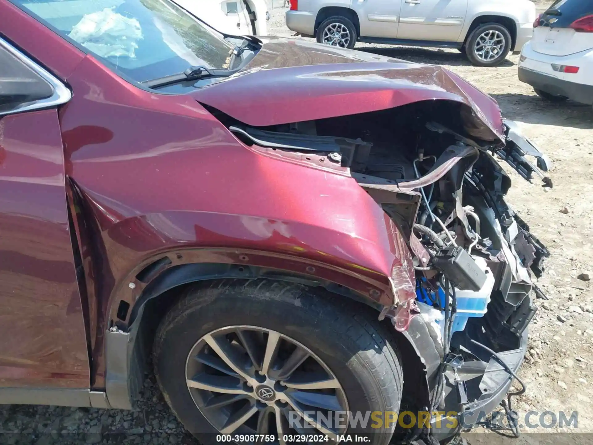 18 Photograph of a damaged car 5TDKZRFH0KS290806 TOYOTA HIGHLANDER 2019