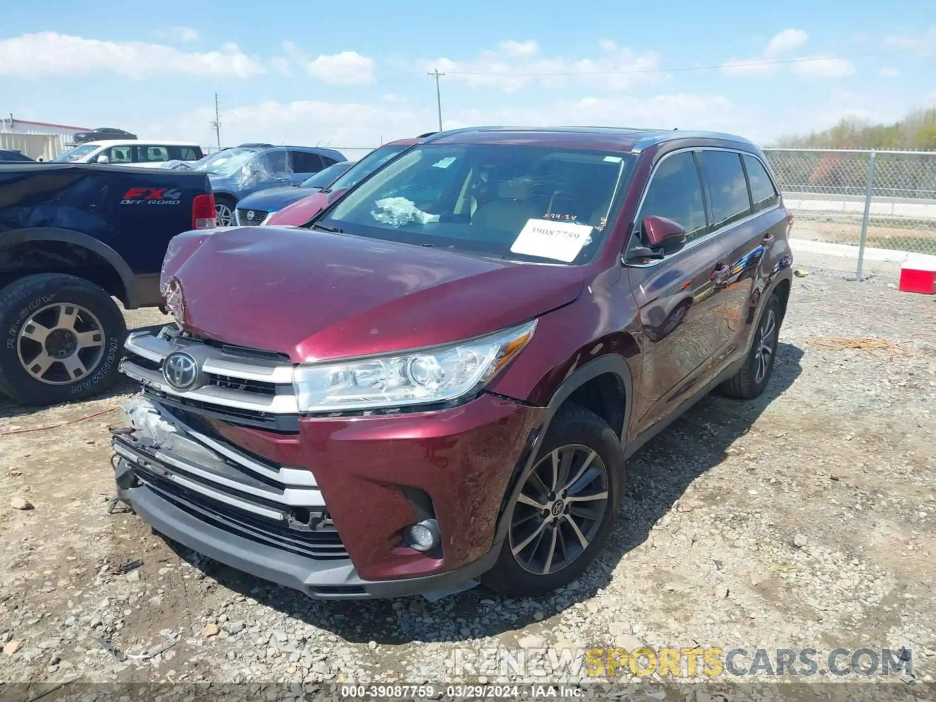 2 Photograph of a damaged car 5TDKZRFH0KS290806 TOYOTA HIGHLANDER 2019