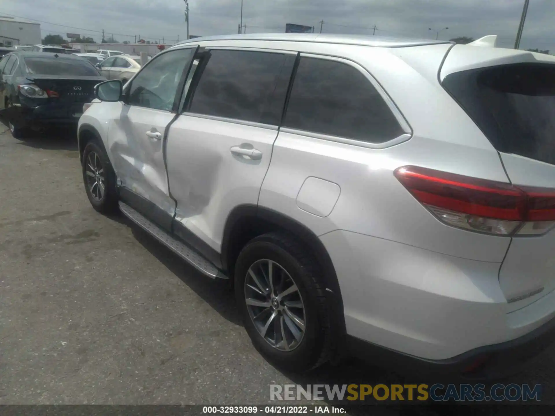 3 Photograph of a damaged car 5TDKZRFH0KS302145 TOYOTA HIGHLANDER 2019