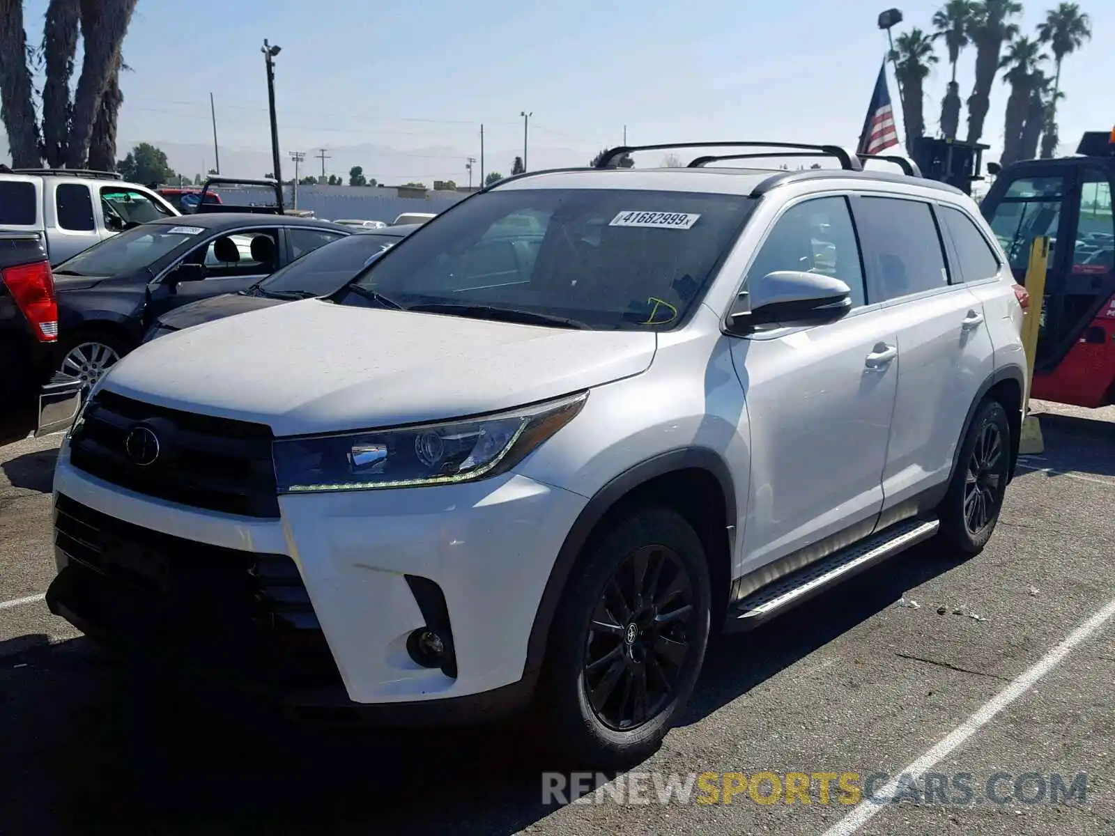 2 Photograph of a damaged car 5TDKZRFH0KS303053 TOYOTA HIGHLANDER 2019