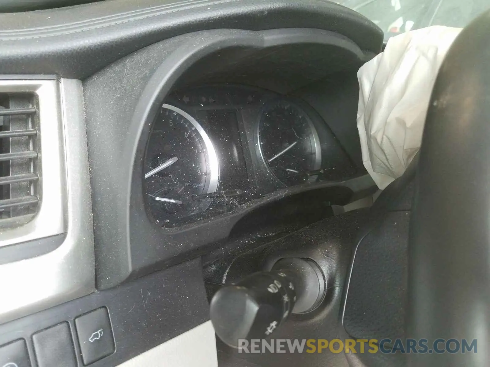 8 Photograph of a damaged car 5TDKZRFH0KS305417 TOYOTA HIGHLANDER 2019