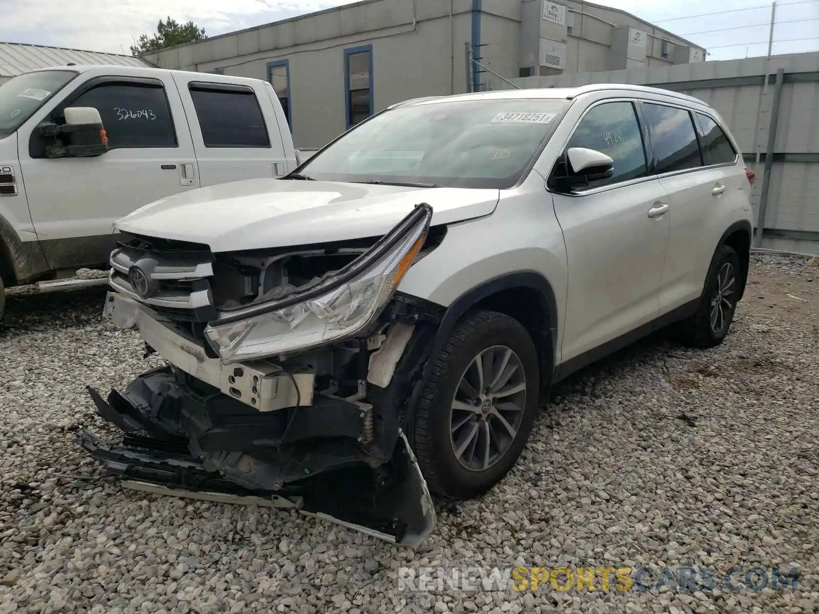 2 Photograph of a damaged car 5TDKZRFH0KS307216 TOYOTA HIGHLANDER 2019