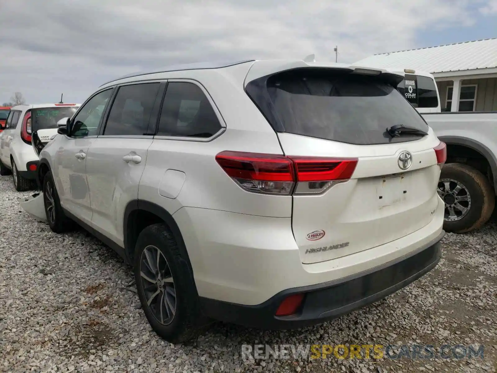 3 Photograph of a damaged car 5TDKZRFH0KS307216 TOYOTA HIGHLANDER 2019