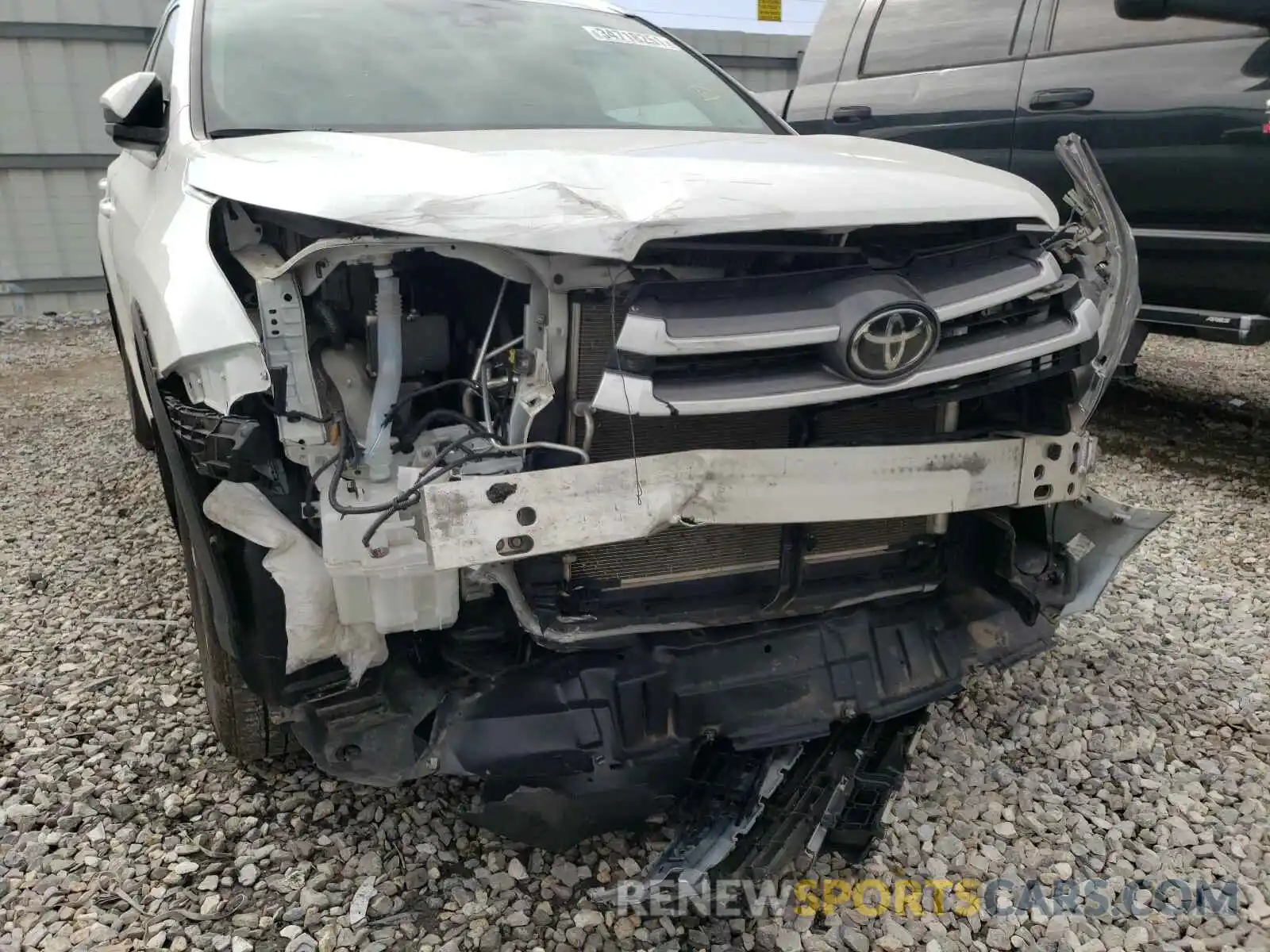 9 Photograph of a damaged car 5TDKZRFH0KS307216 TOYOTA HIGHLANDER 2019