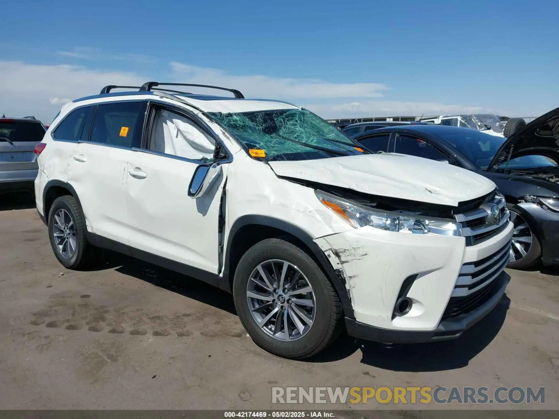 1 Photograph of a damaged car 5TDKZRFH0KS314263 TOYOTA HIGHLANDER 2019