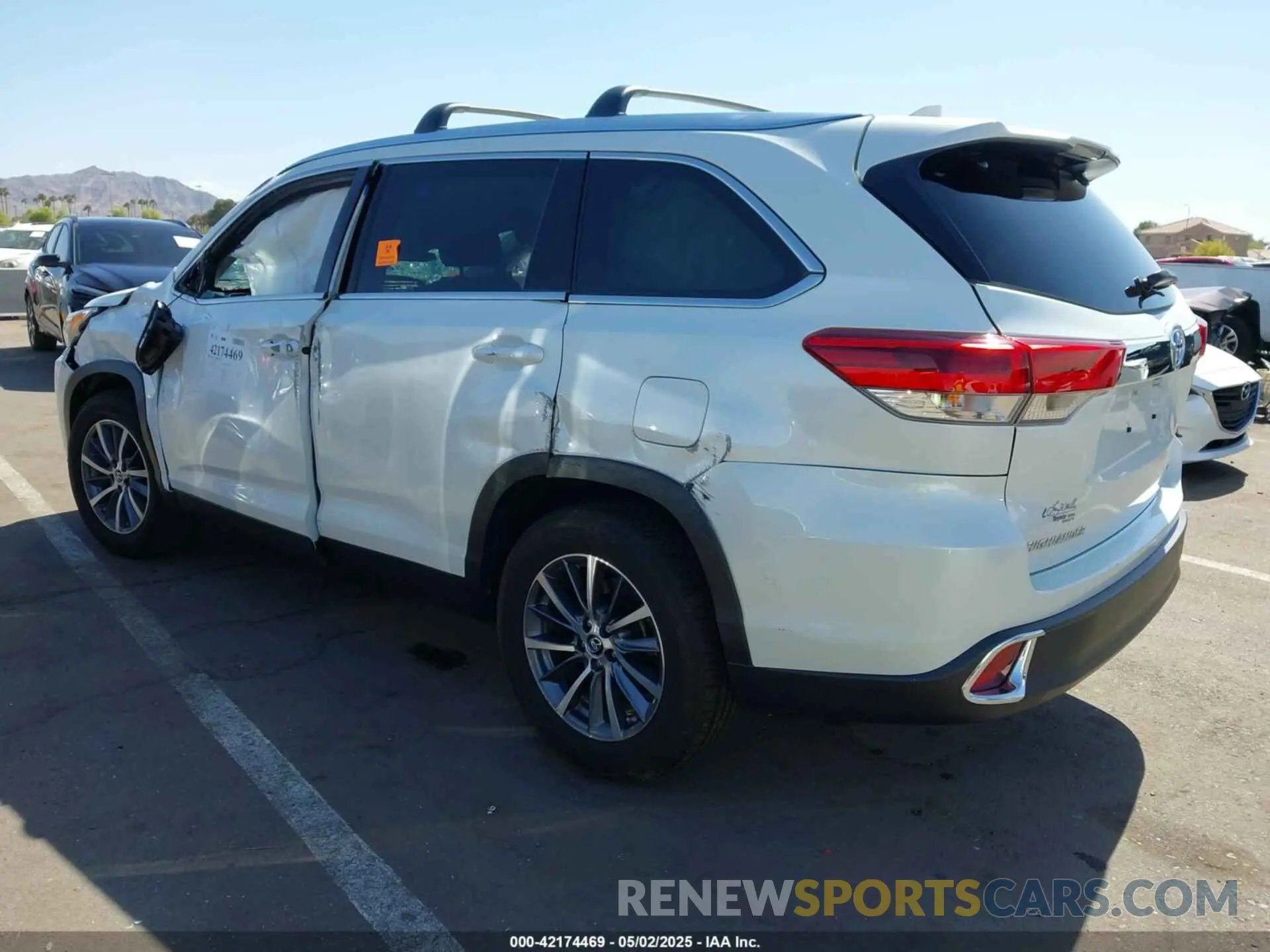 3 Photograph of a damaged car 5TDKZRFH0KS314263 TOYOTA HIGHLANDER 2019