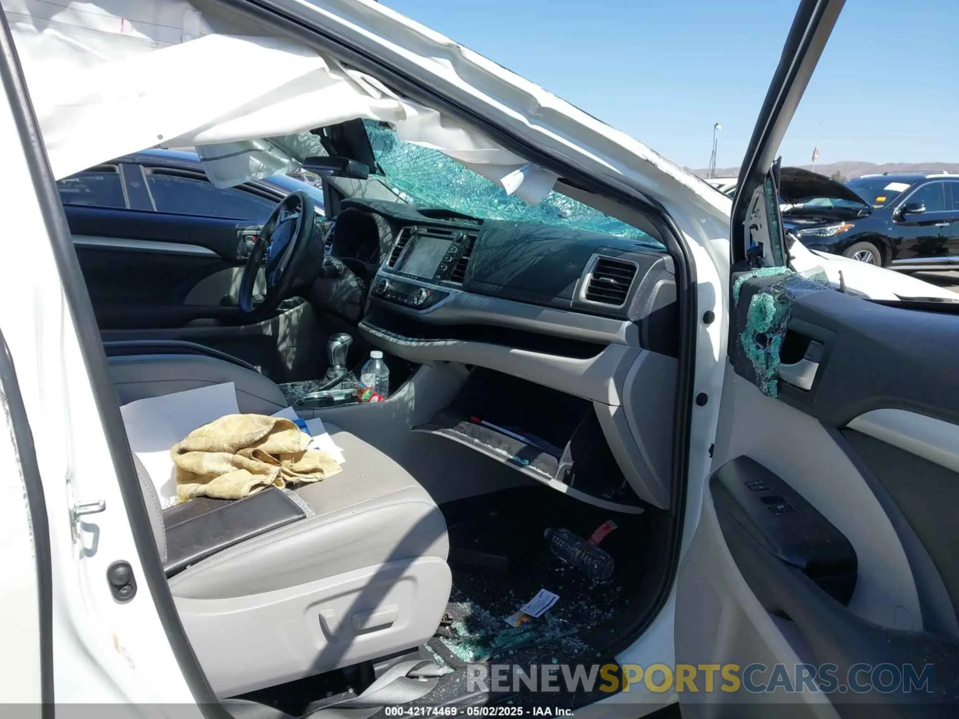 5 Photograph of a damaged car 5TDKZRFH0KS314263 TOYOTA HIGHLANDER 2019