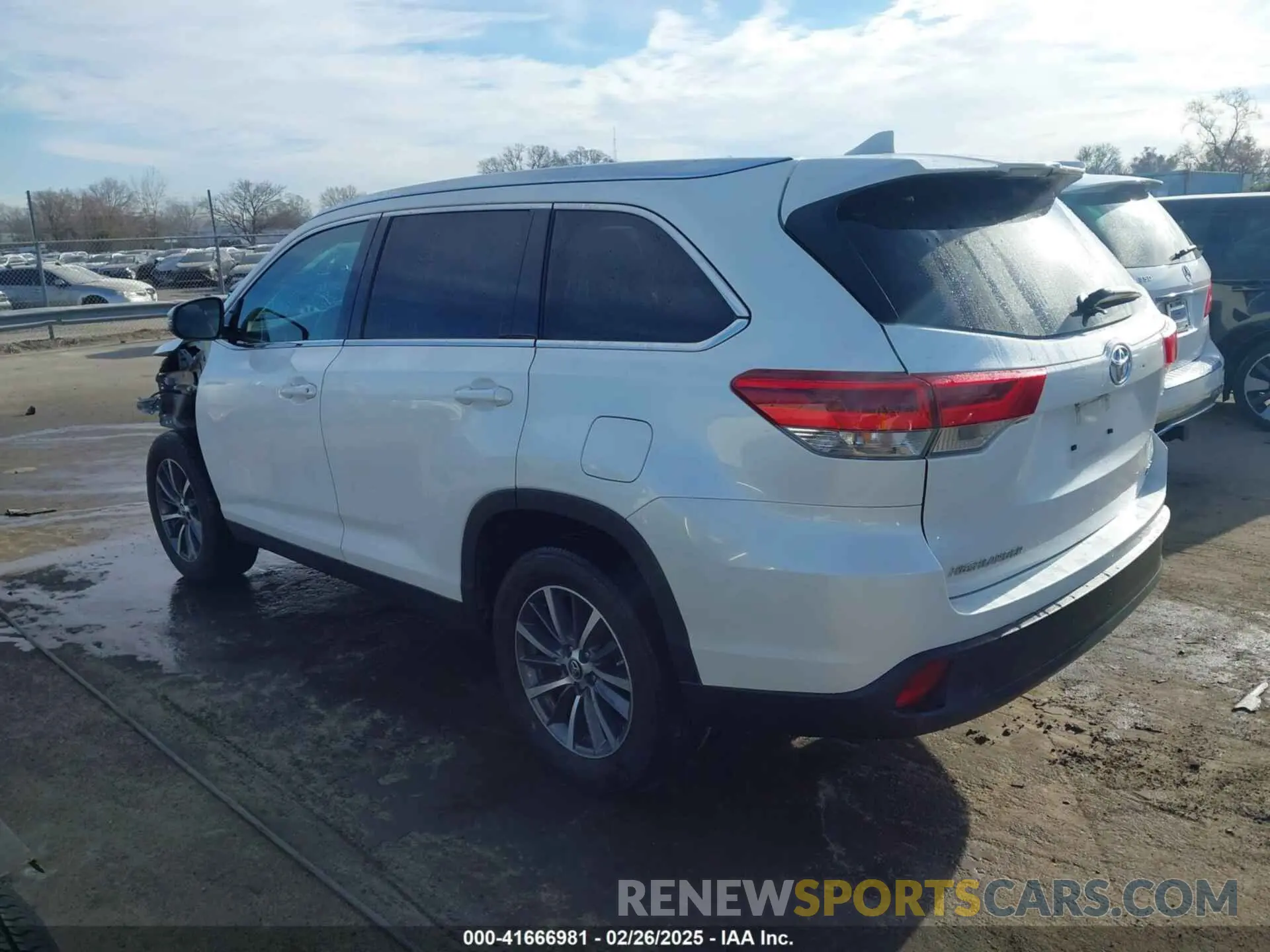 14 Photograph of a damaged car 5TDKZRFH0KS315218 TOYOTA HIGHLANDER 2019