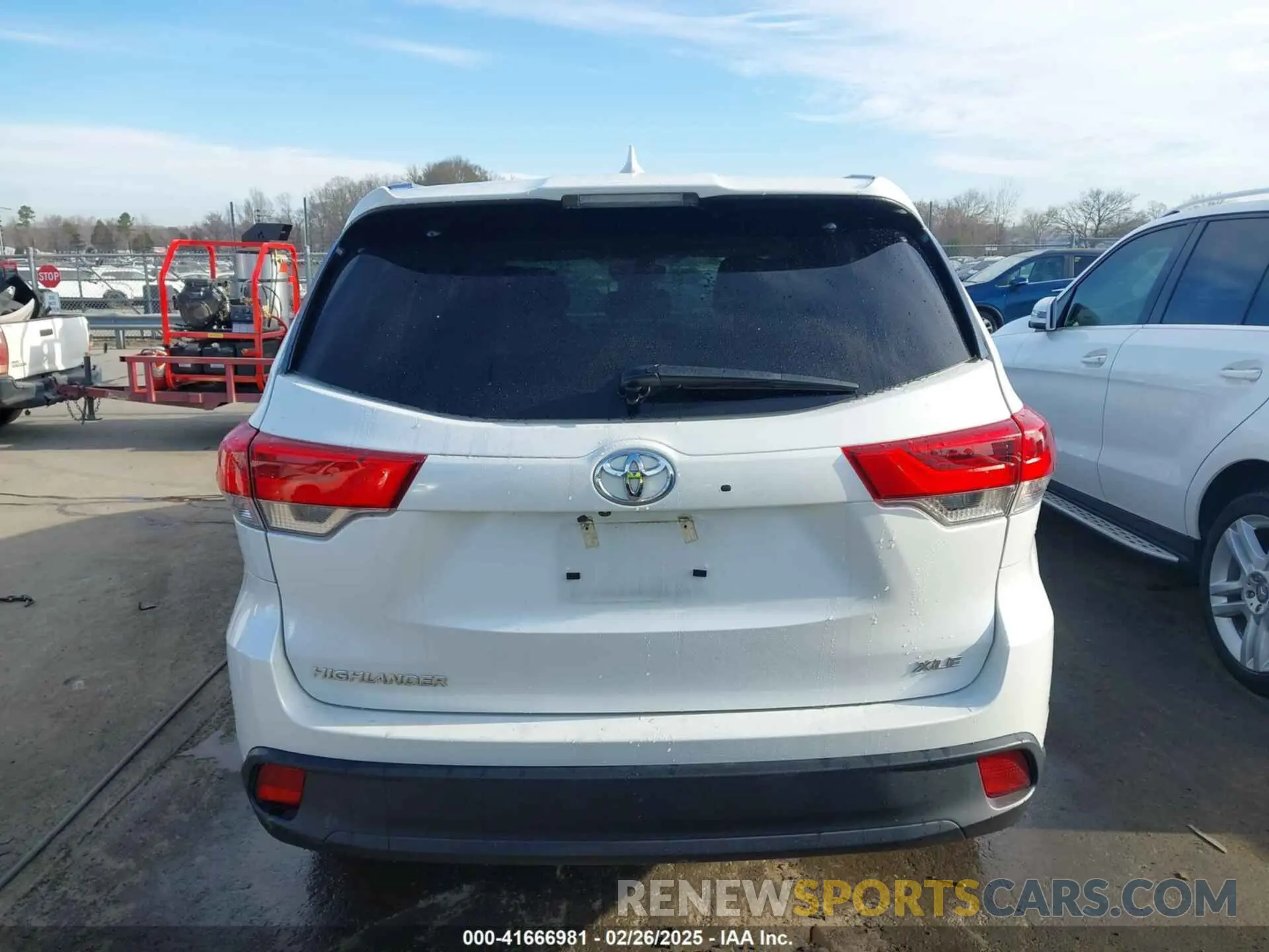 16 Photograph of a damaged car 5TDKZRFH0KS315218 TOYOTA HIGHLANDER 2019