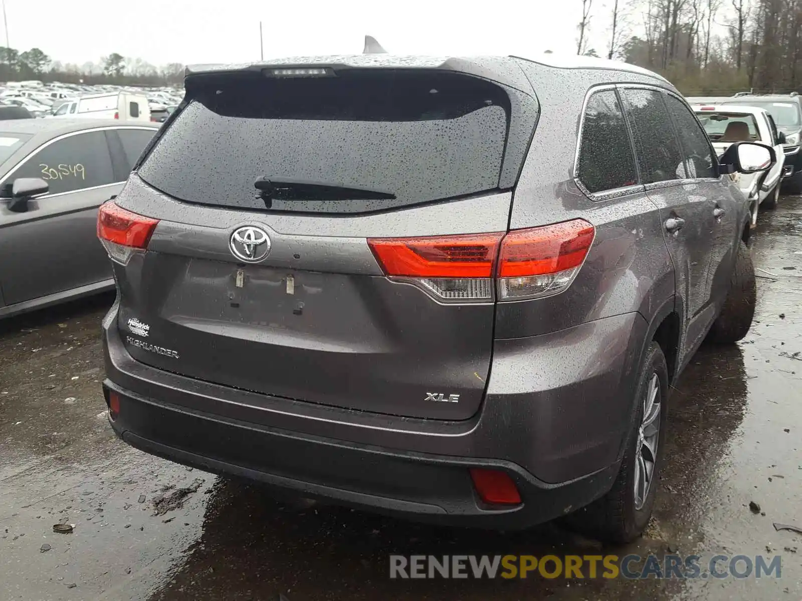 4 Photograph of a damaged car 5TDKZRFH0KS319303 TOYOTA HIGHLANDER 2019