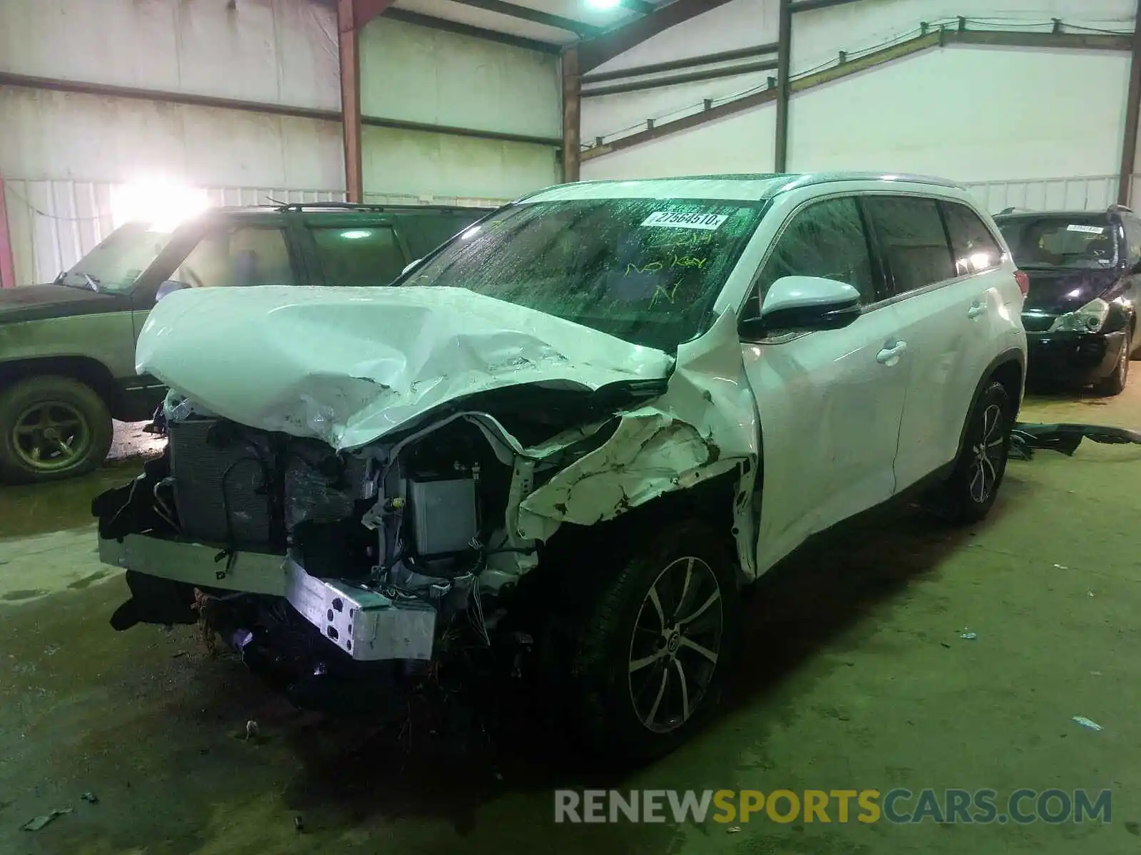 2 Photograph of a damaged car 5TDKZRFH0KS332214 TOYOTA HIGHLANDER 2019