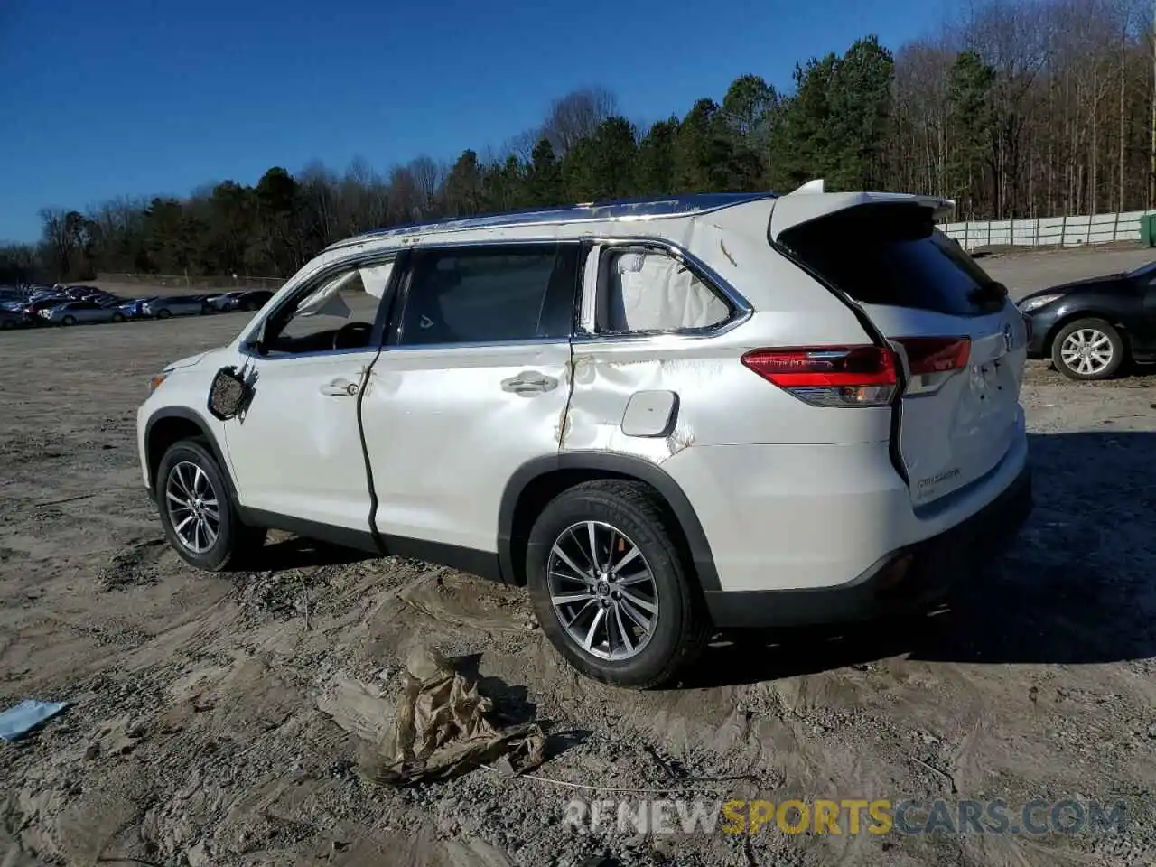 2 Photograph of a damaged car 5TDKZRFH0KS332584 TOYOTA HIGHLANDER 2019