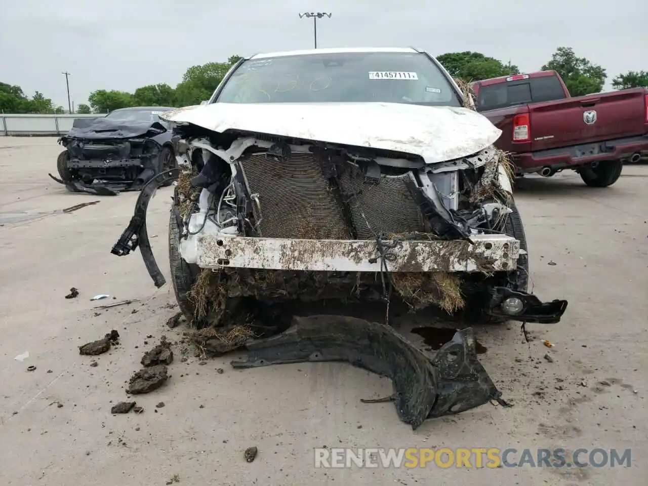 9 Photograph of a damaged car 5TDKZRFH0KS335601 TOYOTA HIGHLANDER 2019