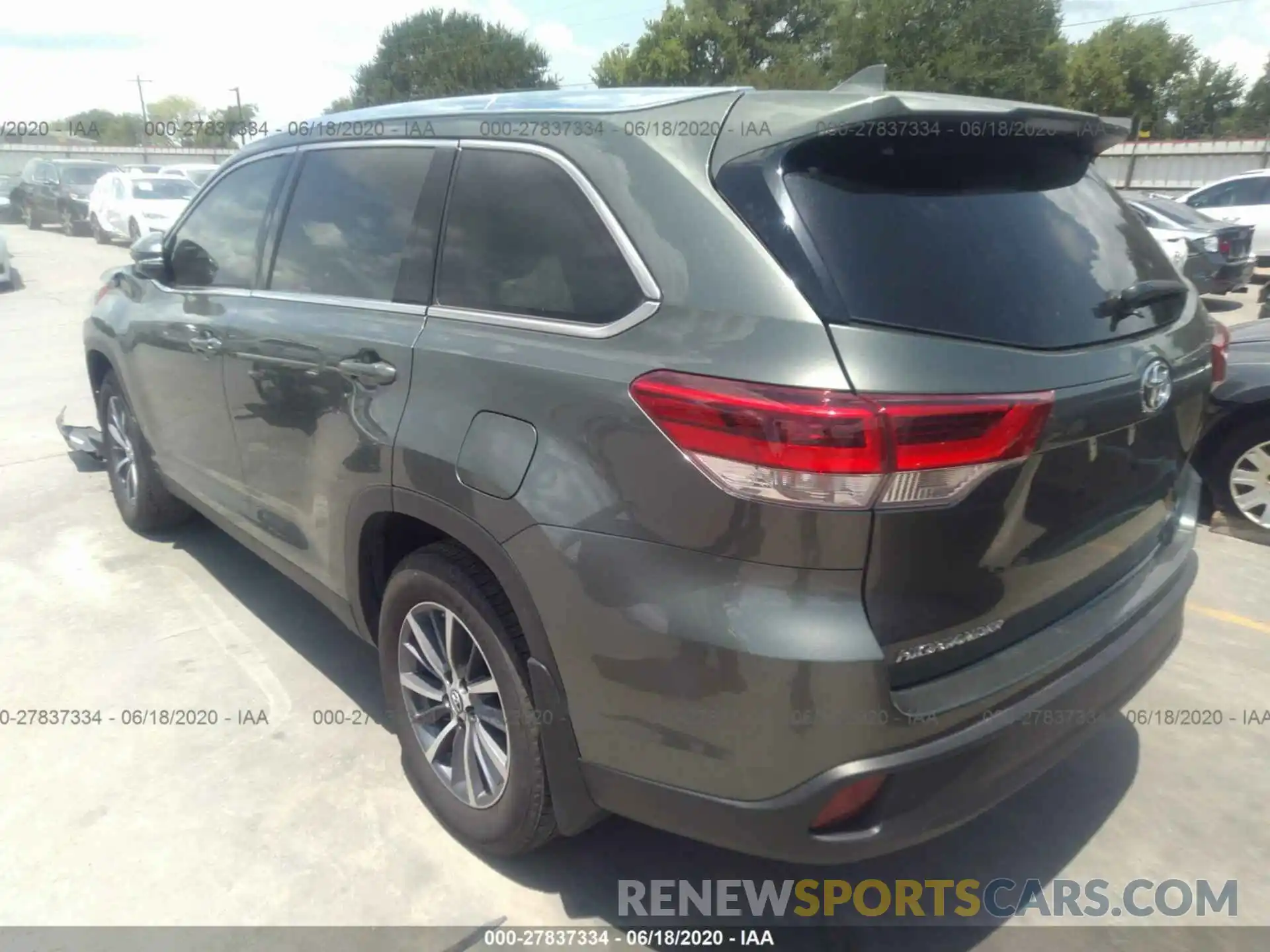 3 Photograph of a damaged car 5TDKZRFH0KS338661 TOYOTA HIGHLANDER 2019