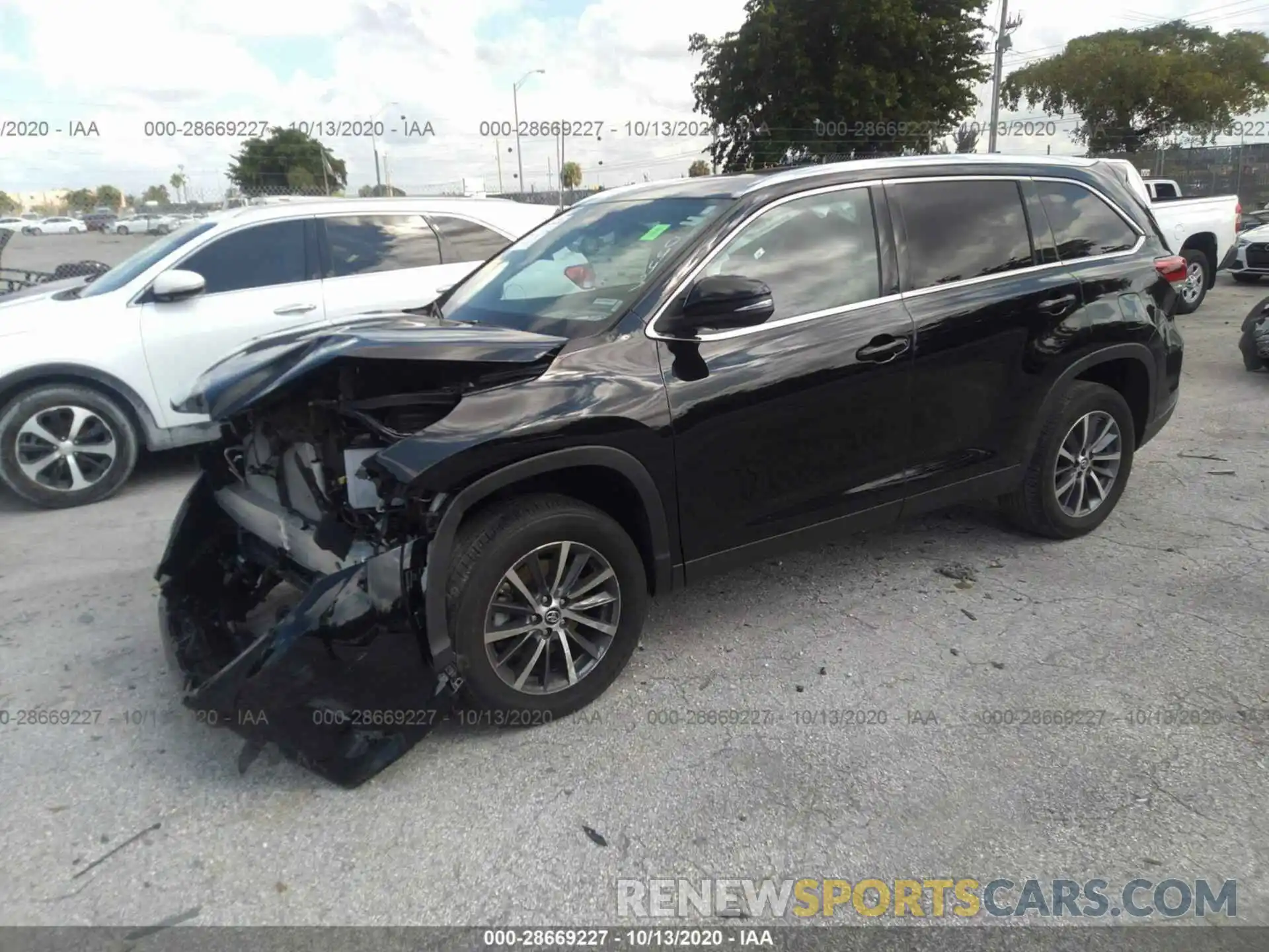 2 Photograph of a damaged car 5TDKZRFH0KS340443 TOYOTA HIGHLANDER 2019