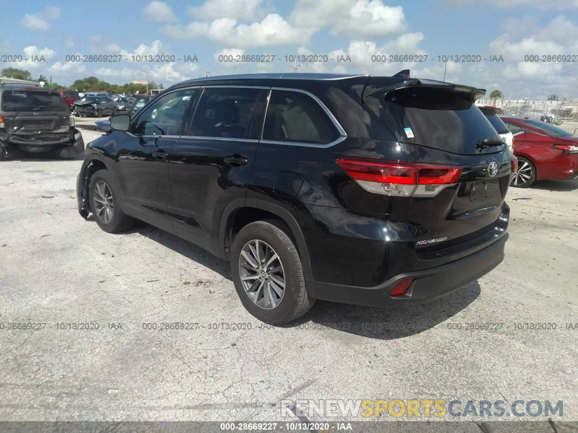 3 Photograph of a damaged car 5TDKZRFH0KS340443 TOYOTA HIGHLANDER 2019