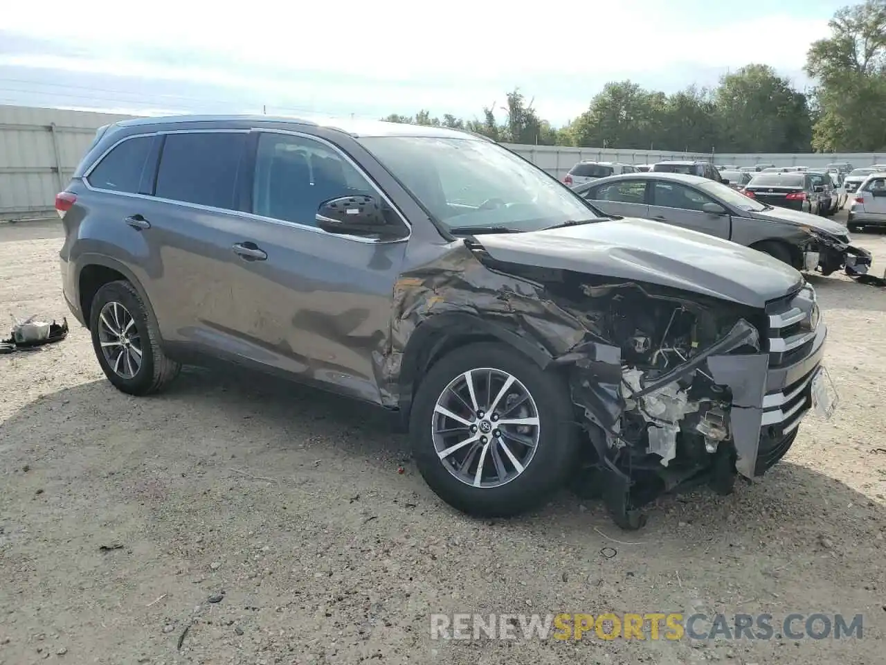 4 Photograph of a damaged car 5TDKZRFH0KS344864 TOYOTA HIGHLANDER 2019