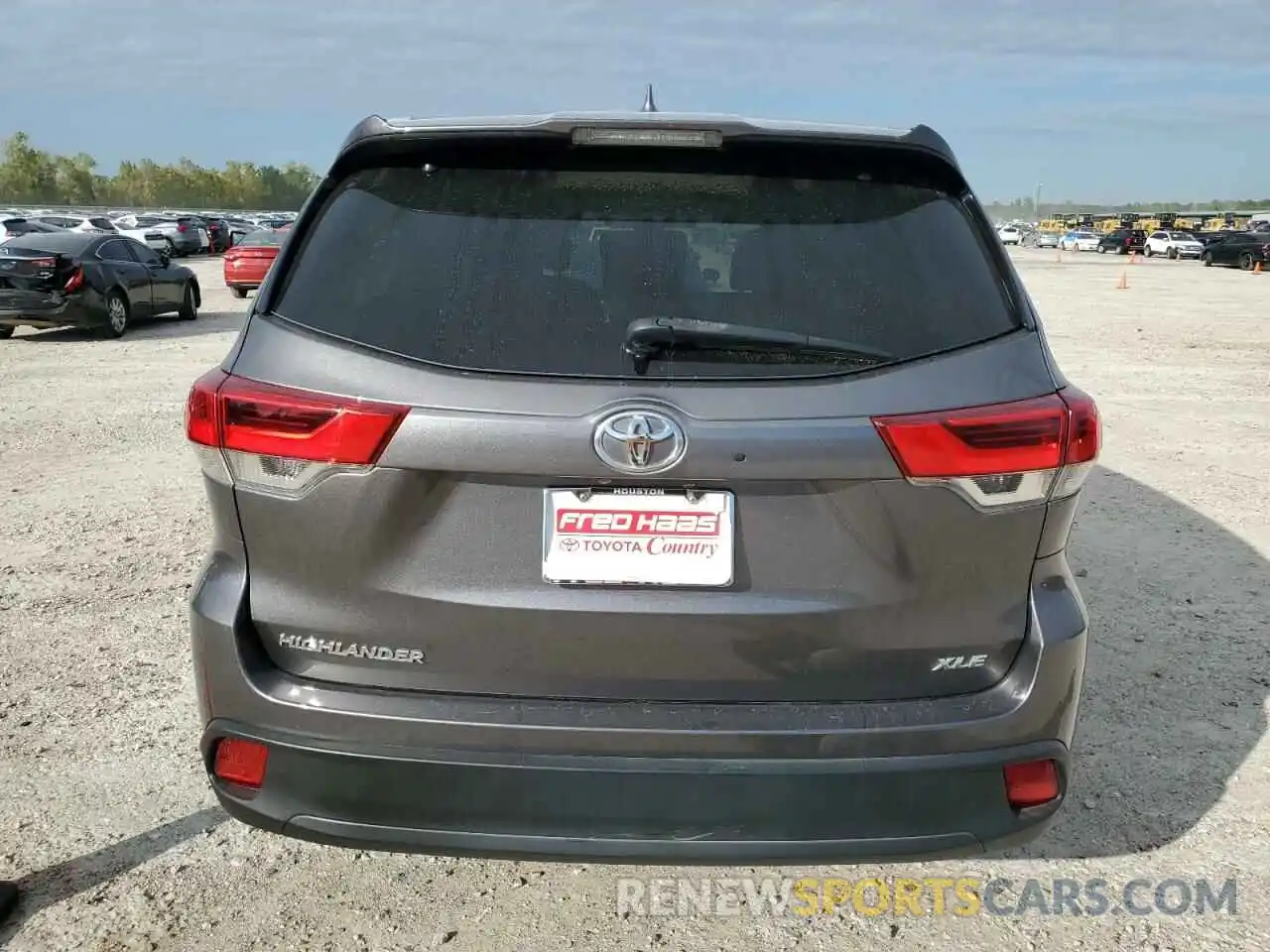 6 Photograph of a damaged car 5TDKZRFH0KS344864 TOYOTA HIGHLANDER 2019