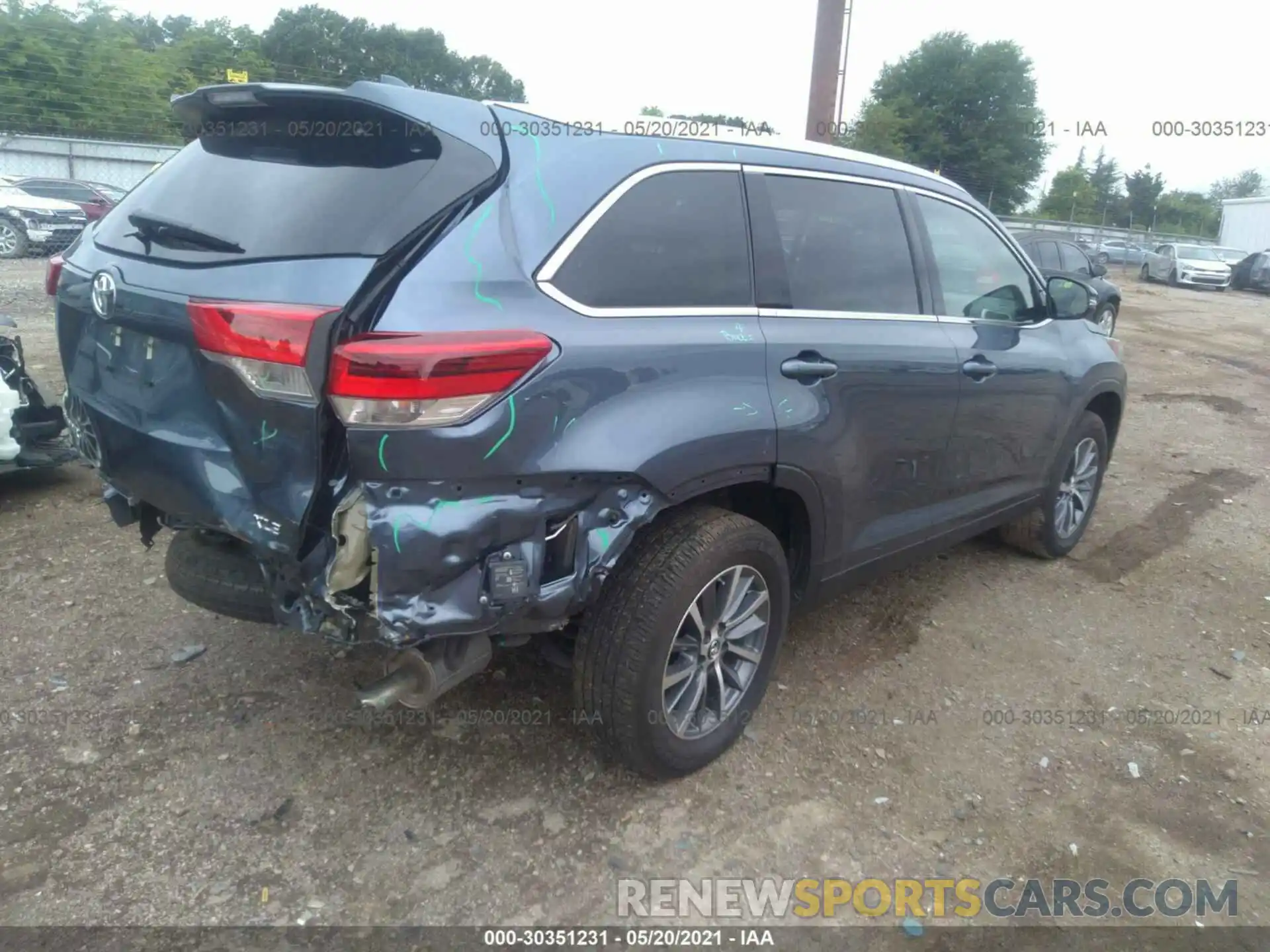 4 Photograph of a damaged car 5TDKZRFH0KS351071 TOYOTA HIGHLANDER 2019