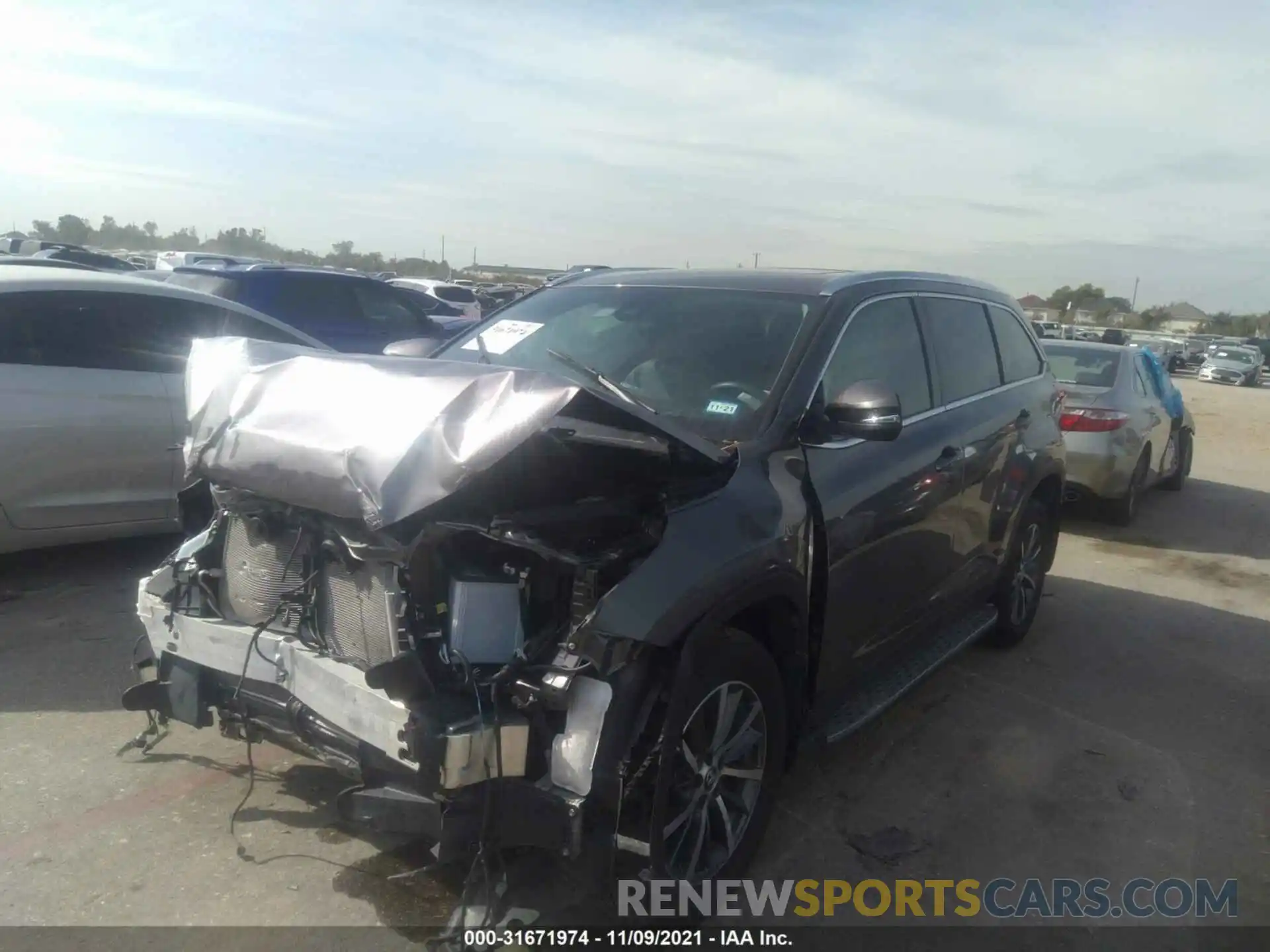 2 Photograph of a damaged car 5TDKZRFH0KS553408 TOYOTA HIGHLANDER 2019