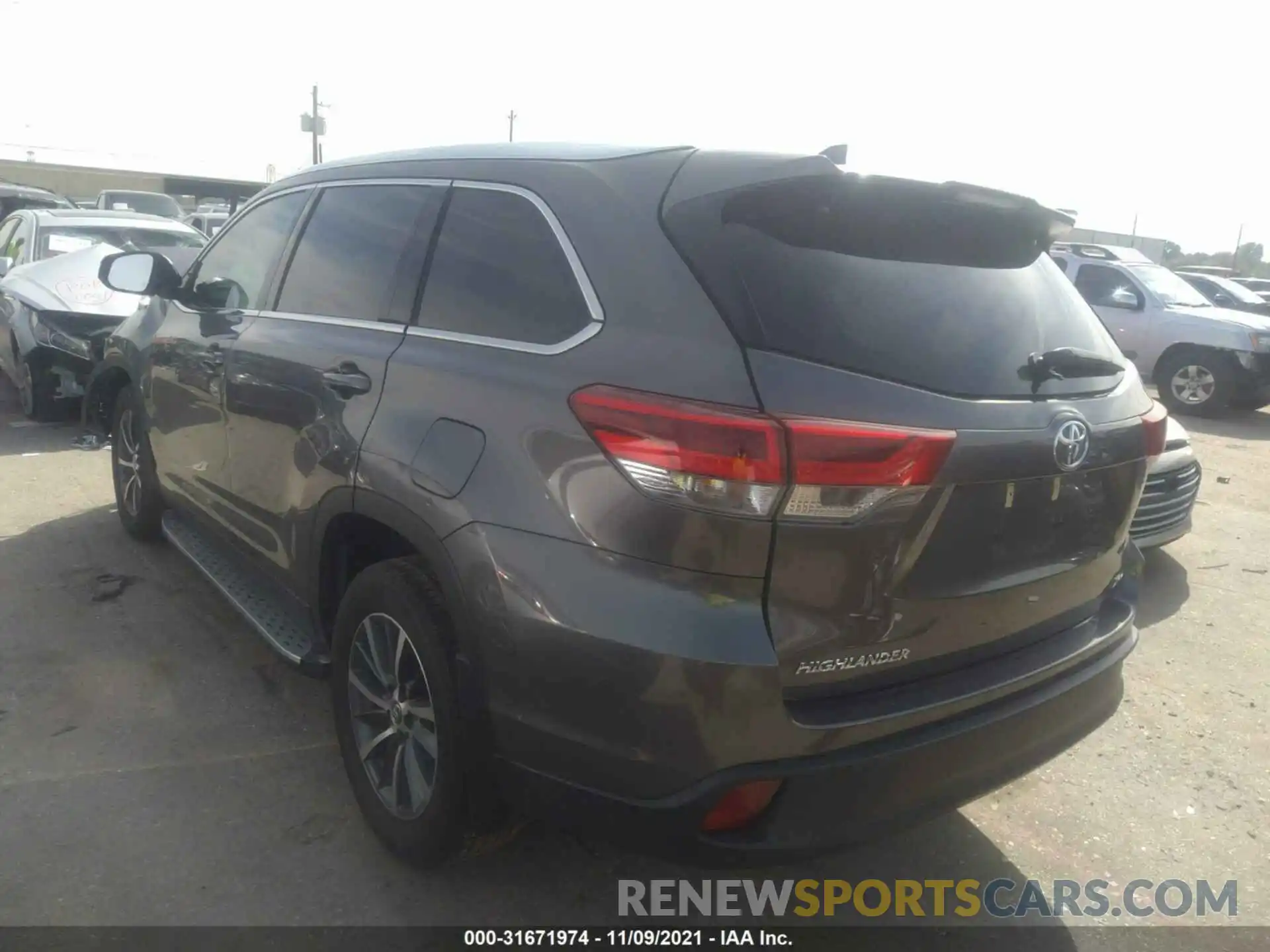 3 Photograph of a damaged car 5TDKZRFH0KS553408 TOYOTA HIGHLANDER 2019