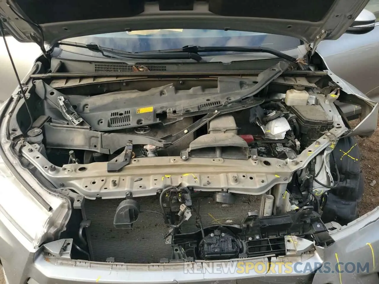 12 Photograph of a damaged car 5TDKZRFH0KS553912 TOYOTA HIGHLANDER 2019