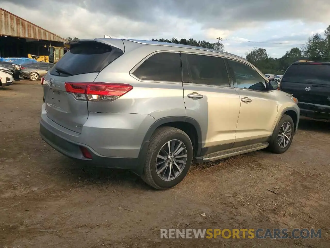 3 Photograph of a damaged car 5TDKZRFH0KS553912 TOYOTA HIGHLANDER 2019