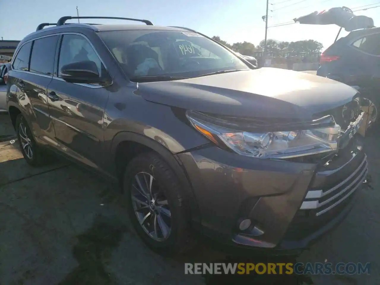 1 Photograph of a damaged car 5TDKZRFH0KS554459 TOYOTA HIGHLANDER 2019