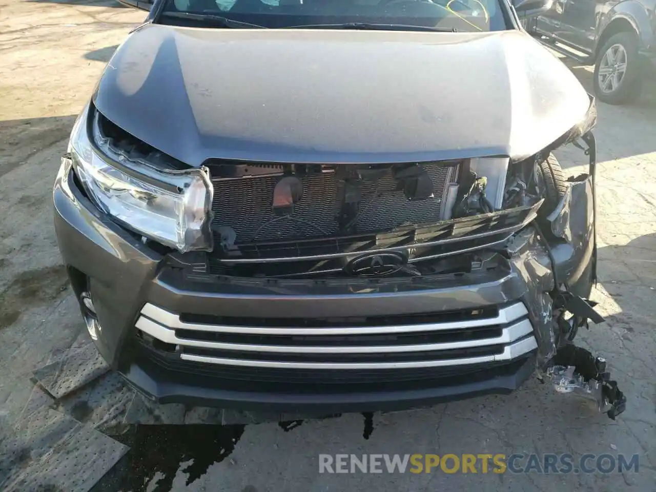 9 Photograph of a damaged car 5TDKZRFH0KS554459 TOYOTA HIGHLANDER 2019