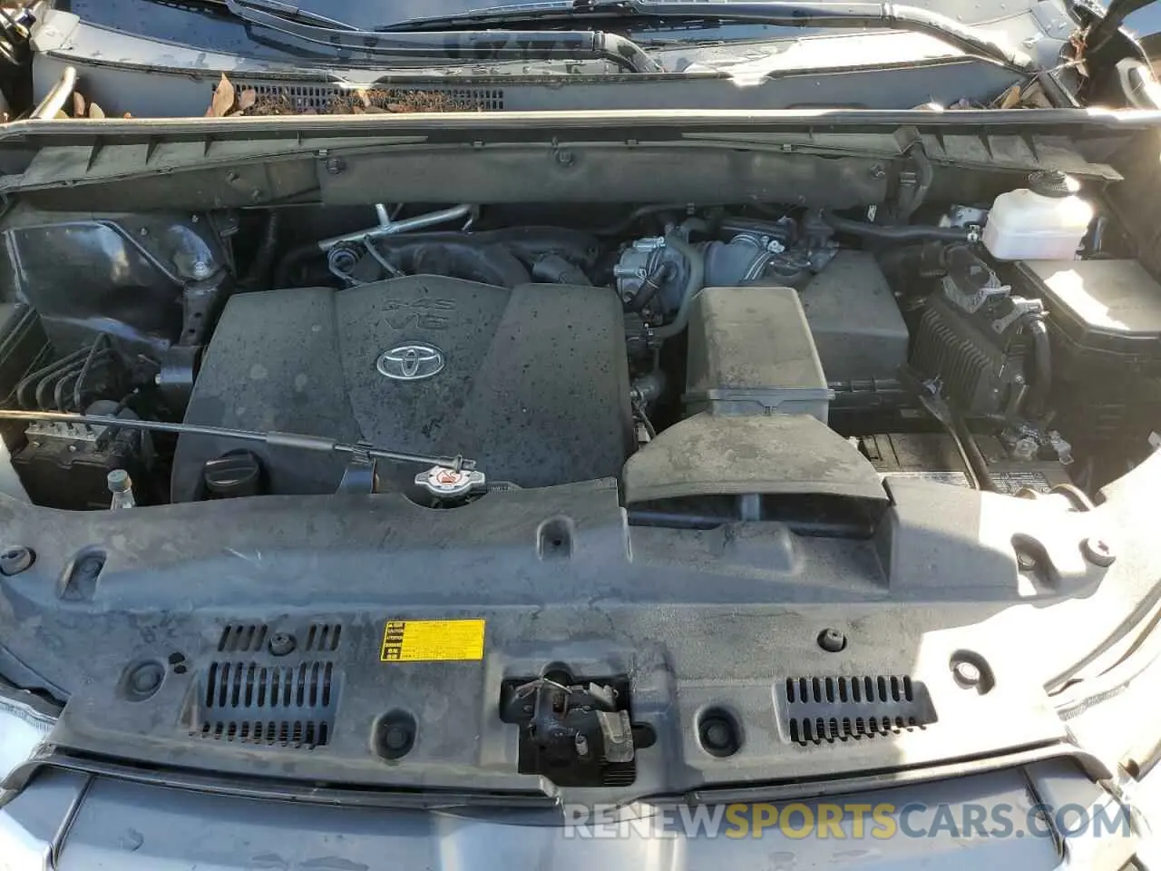 11 Photograph of a damaged car 5TDKZRFH0KS558012 TOYOTA HIGHLANDER 2019