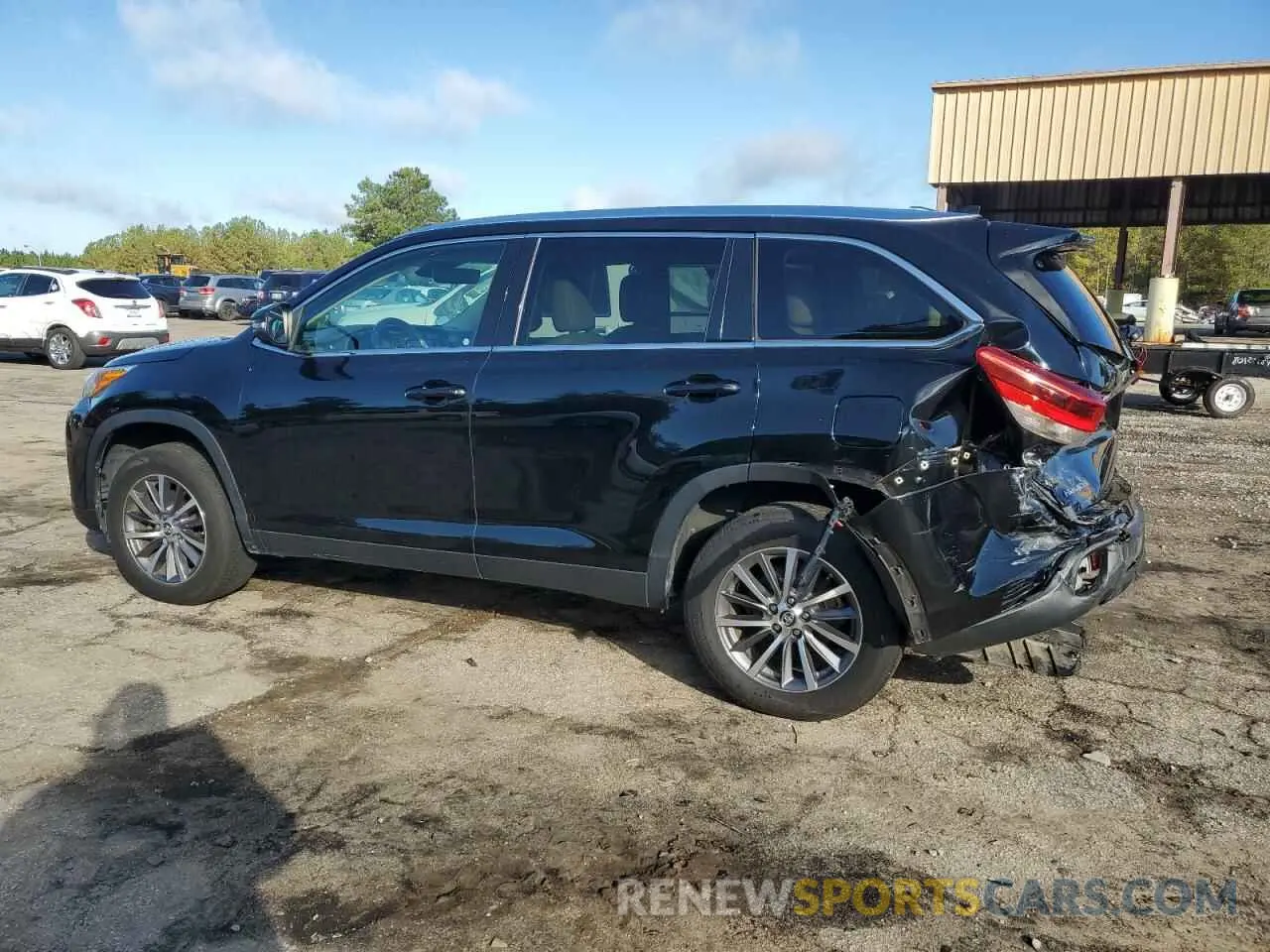 2 Photograph of a damaged car 5TDKZRFH0KS558012 TOYOTA HIGHLANDER 2019