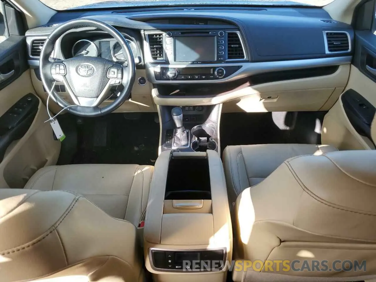 8 Photograph of a damaged car 5TDKZRFH0KS558012 TOYOTA HIGHLANDER 2019