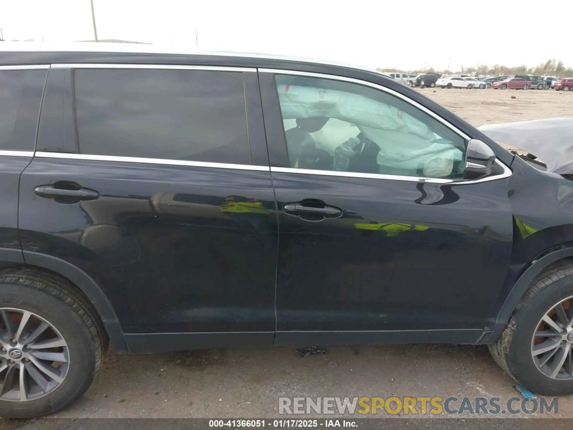12 Photograph of a damaged car 5TDKZRFH0KS560116 TOYOTA HIGHLANDER 2019