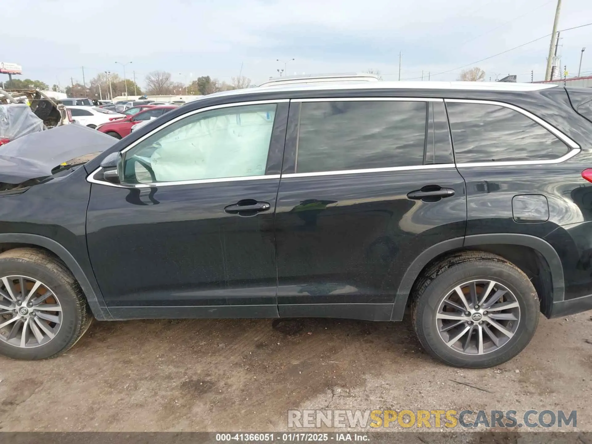 13 Photograph of a damaged car 5TDKZRFH0KS560116 TOYOTA HIGHLANDER 2019