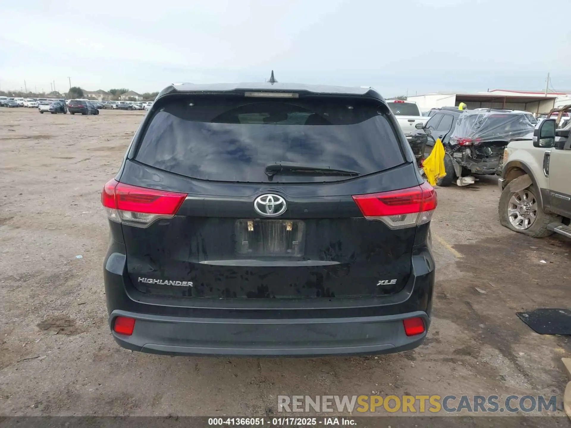 15 Photograph of a damaged car 5TDKZRFH0KS560116 TOYOTA HIGHLANDER 2019
