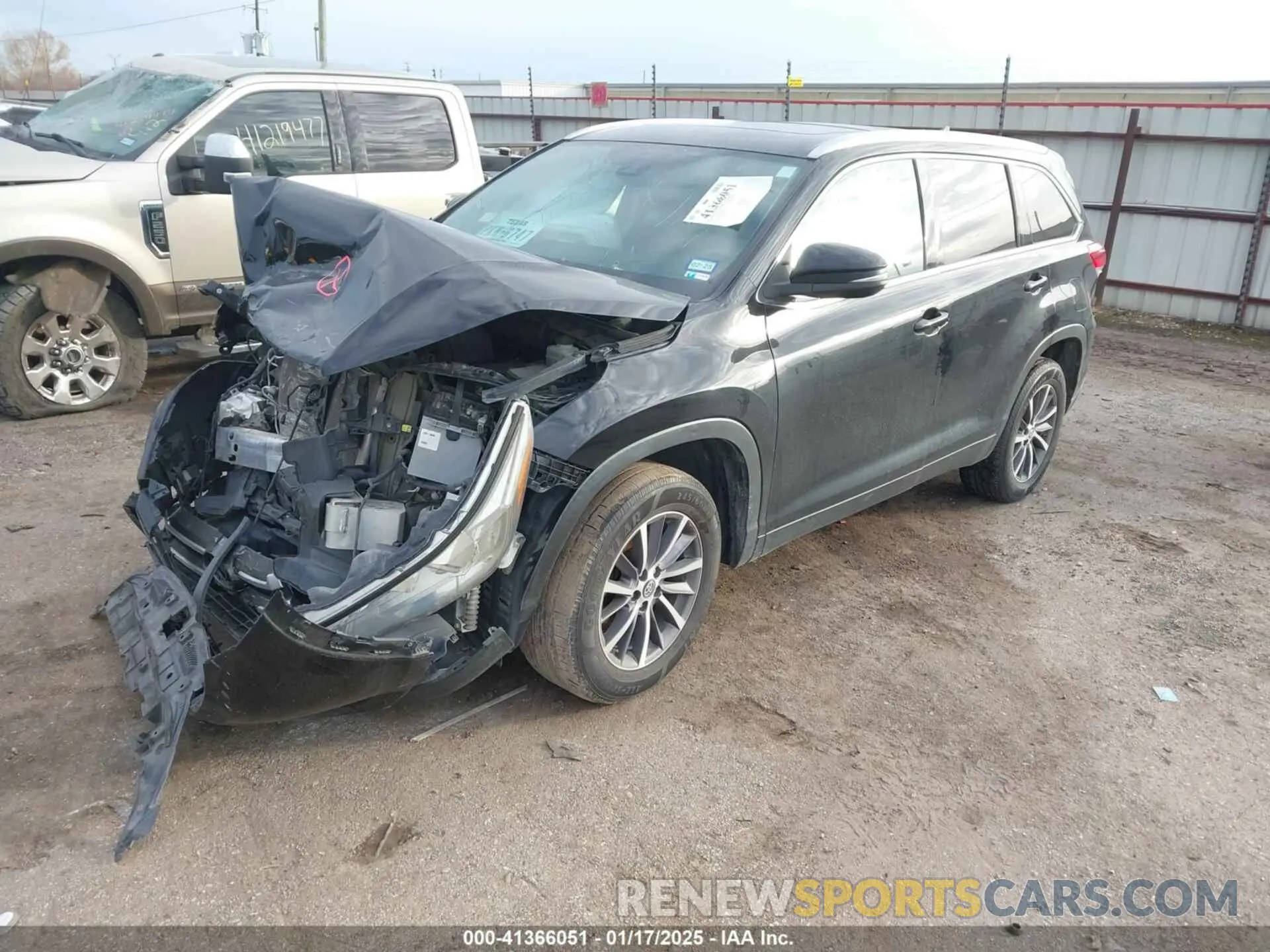 2 Photograph of a damaged car 5TDKZRFH0KS560116 TOYOTA HIGHLANDER 2019