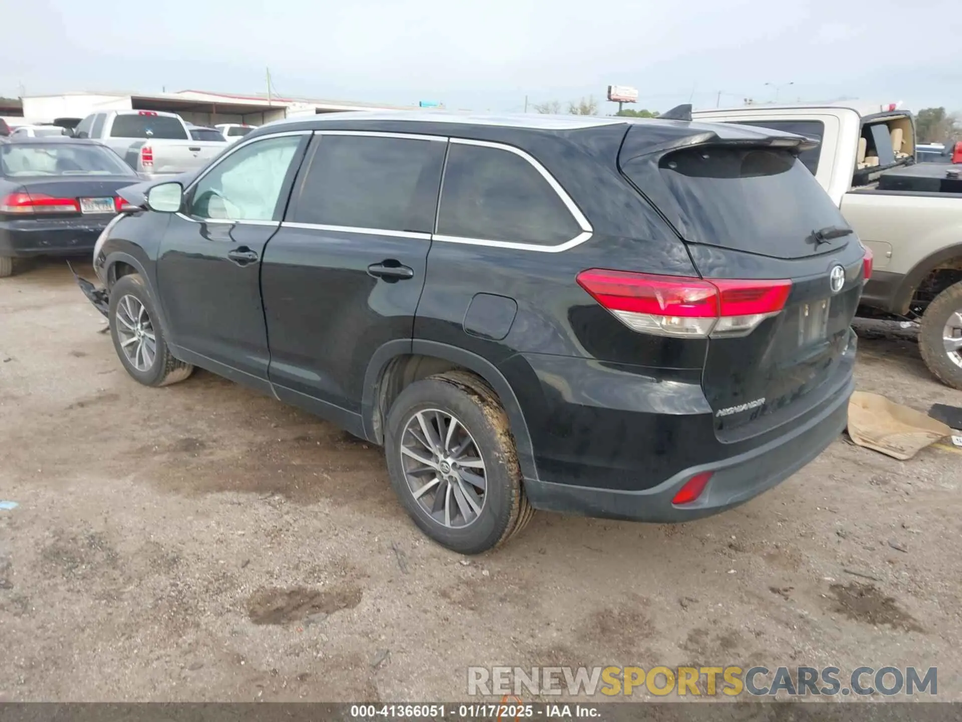 3 Photograph of a damaged car 5TDKZRFH0KS560116 TOYOTA HIGHLANDER 2019