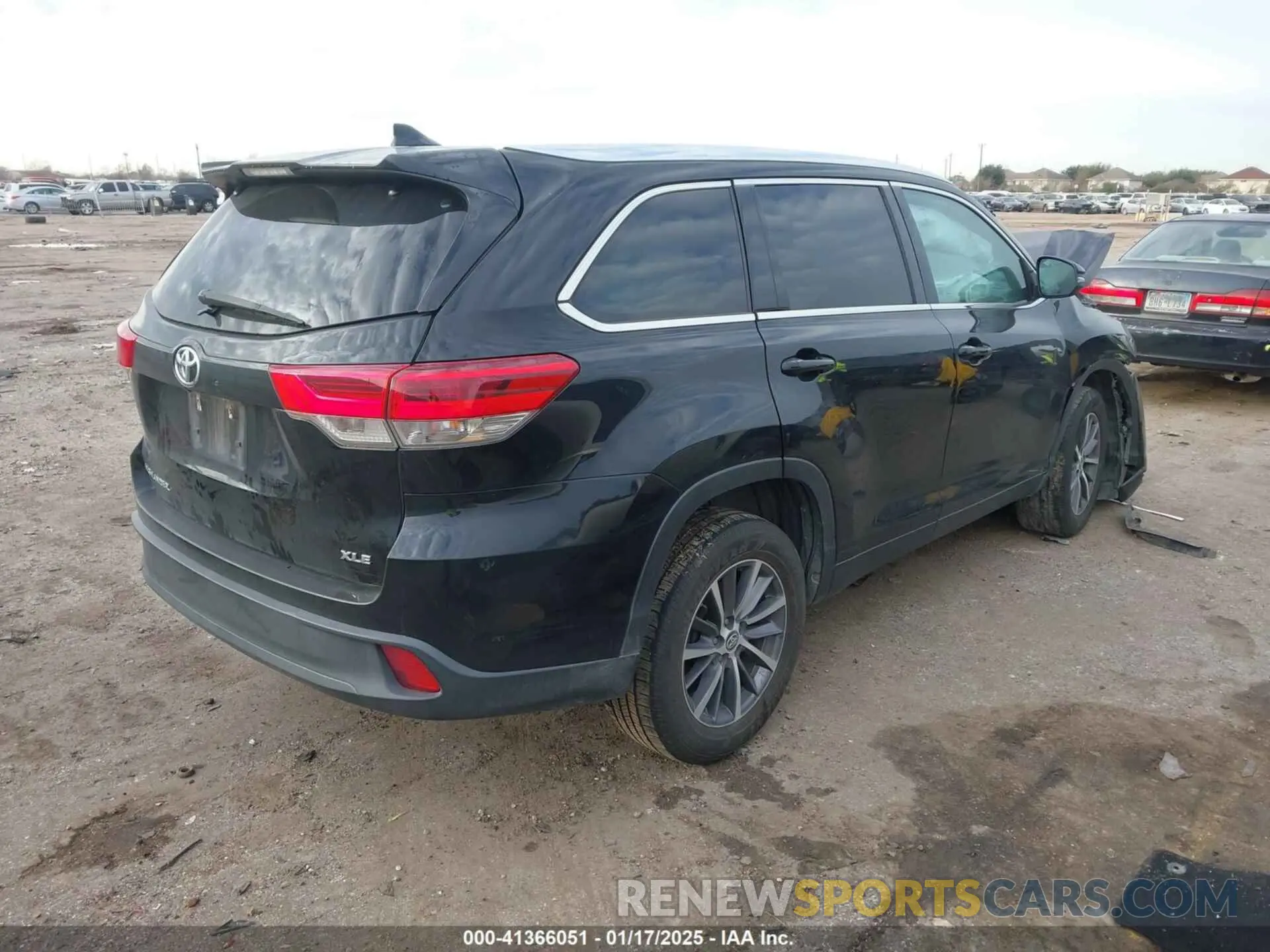 4 Photograph of a damaged car 5TDKZRFH0KS560116 TOYOTA HIGHLANDER 2019