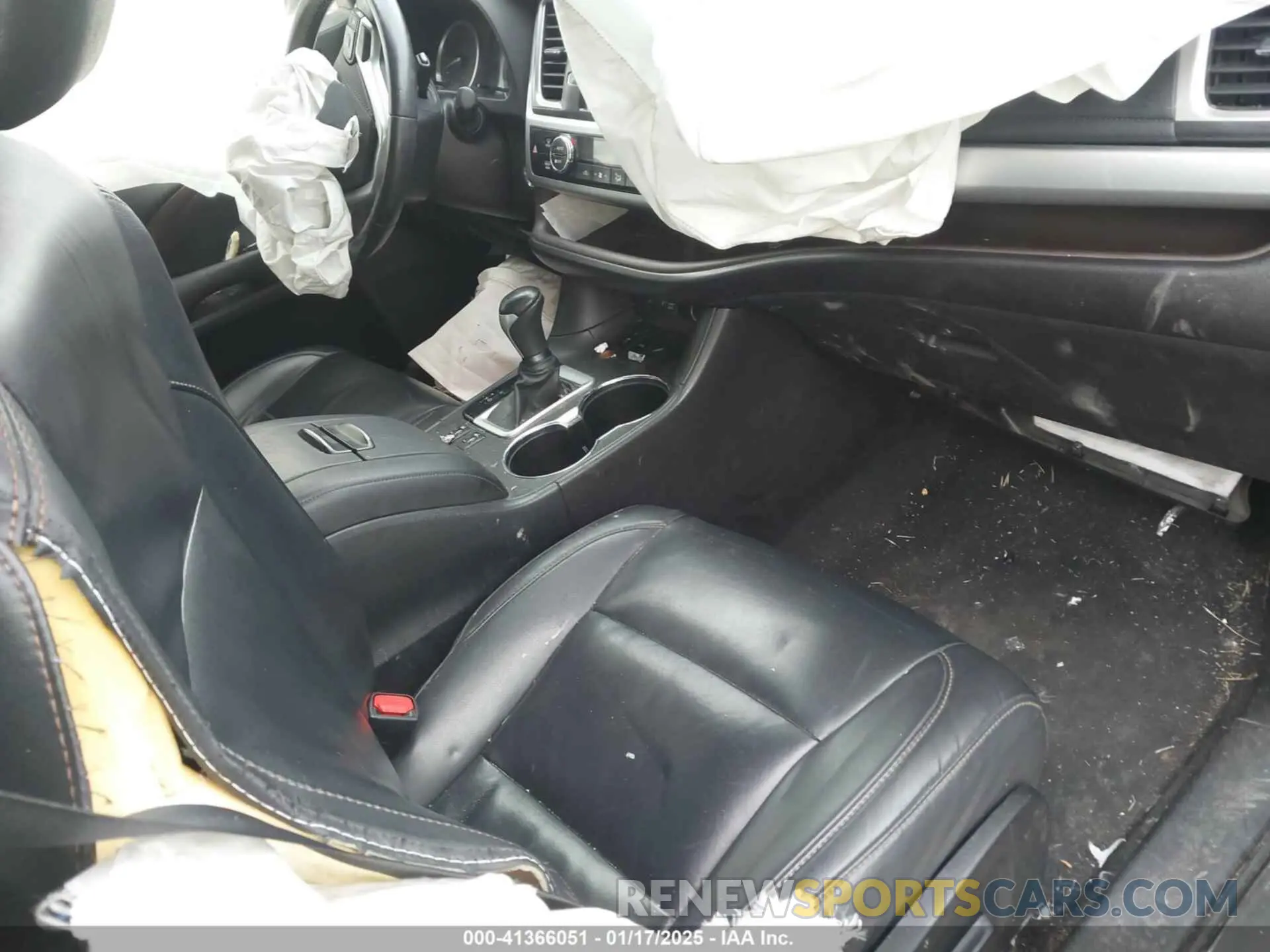 5 Photograph of a damaged car 5TDKZRFH0KS560116 TOYOTA HIGHLANDER 2019