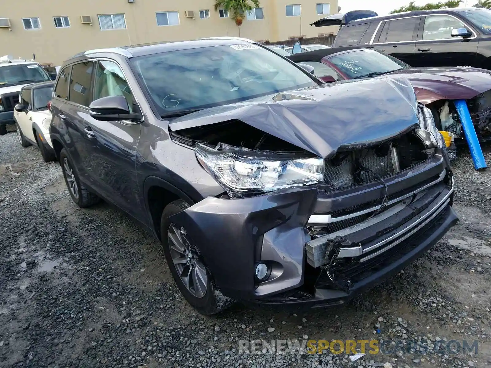 1 Photograph of a damaged car 5TDKZRFH0KS562044 TOYOTA HIGHLANDER 2019