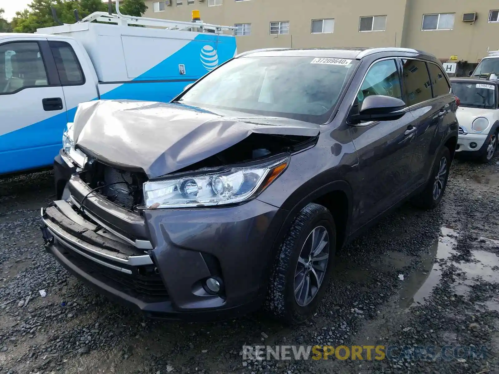 2 Photograph of a damaged car 5TDKZRFH0KS562044 TOYOTA HIGHLANDER 2019