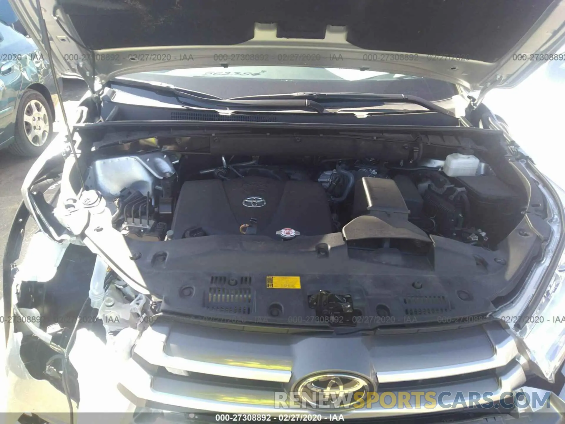 10 Photograph of a damaged car 5TDKZRFH0KS562383 TOYOTA HIGHLANDER 2019