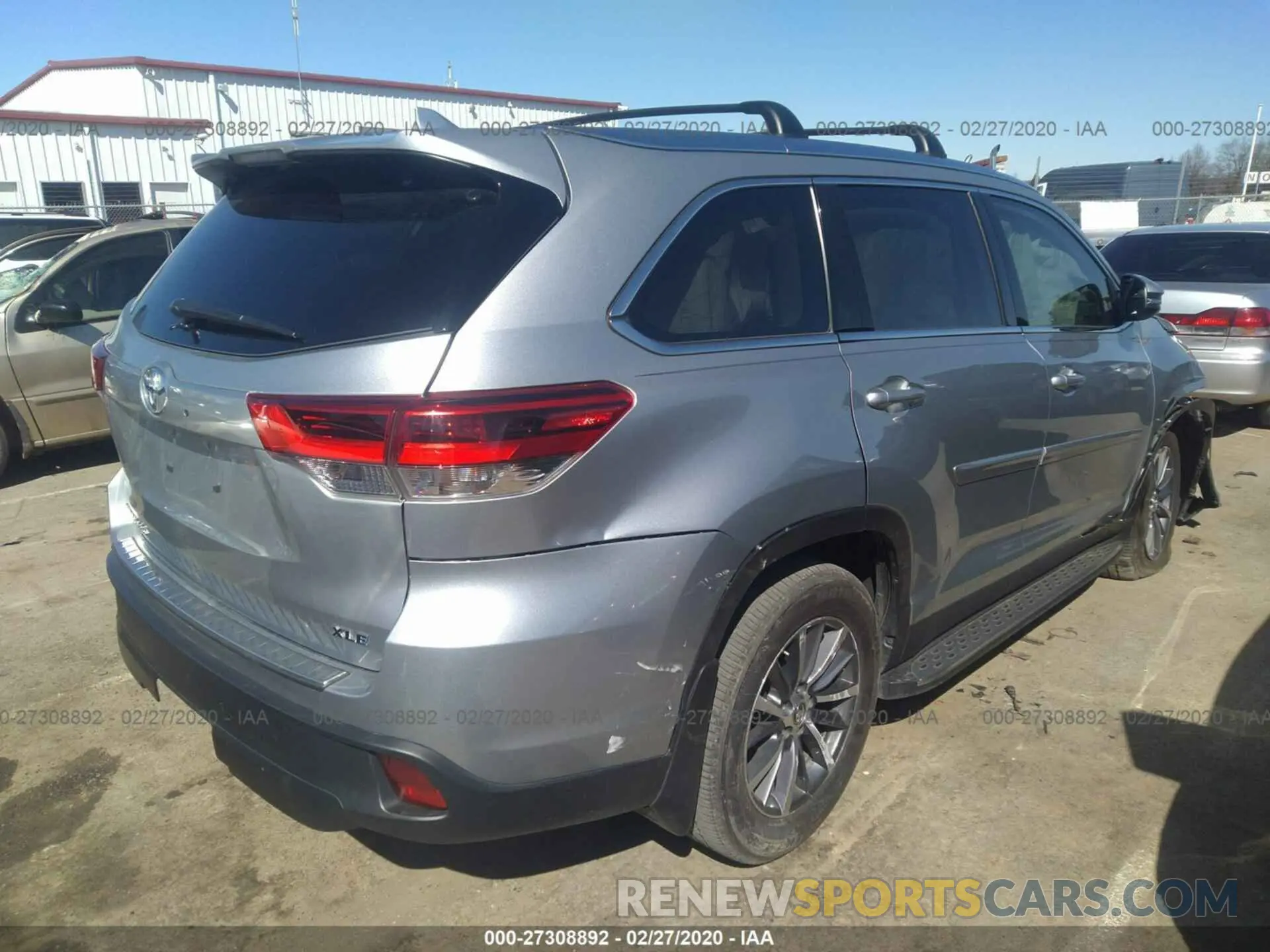 4 Photograph of a damaged car 5TDKZRFH0KS562383 TOYOTA HIGHLANDER 2019